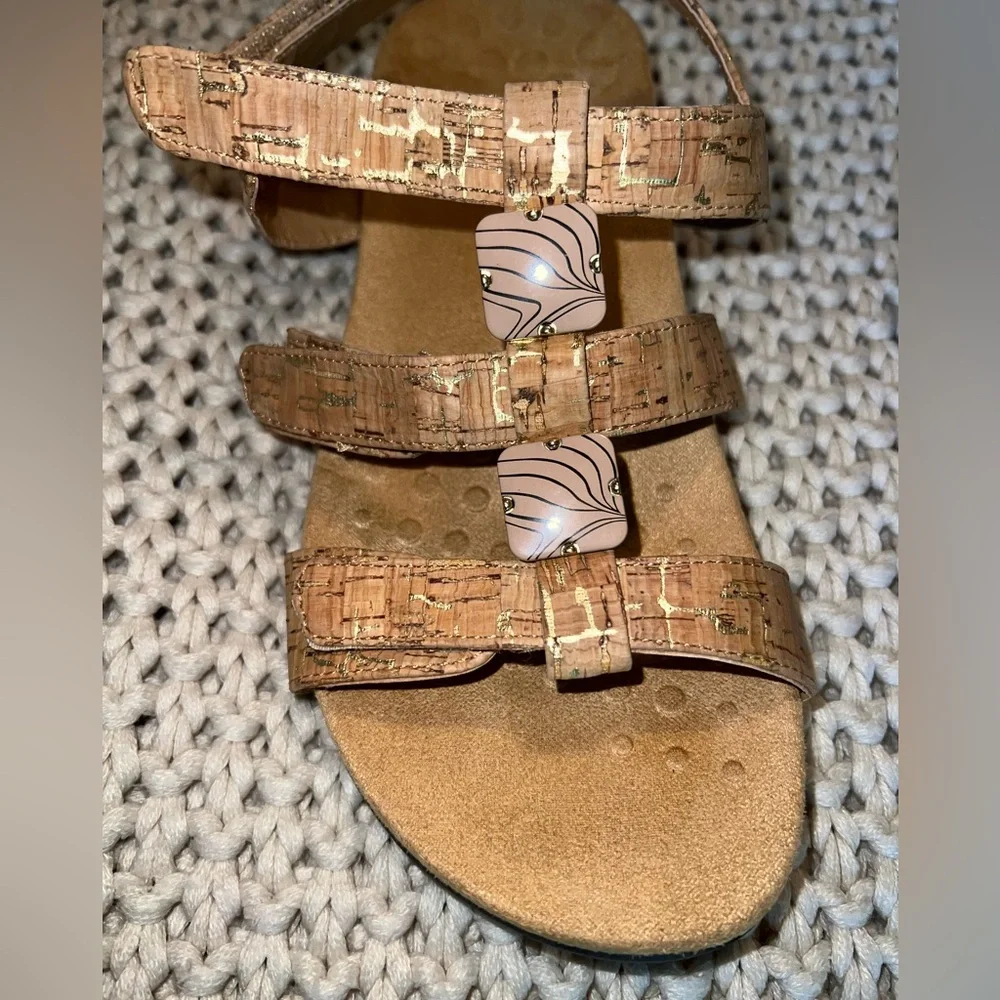 Vionic Amber Natural Cork with Gold Fleck Sandals Sz 8W
